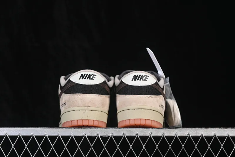 All Categories Nk SB Dunk Series Nk SB Dunk Low Low-top sneakers Nike SB Dunk Low Khaki black and gray hook Low-top casual sneakers HJ0367-200